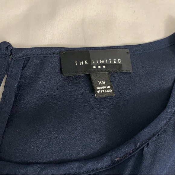THE LIMITED. Navy Blue top/blouse. Size XS. GREAT CONDITION - Picture 5 of 10